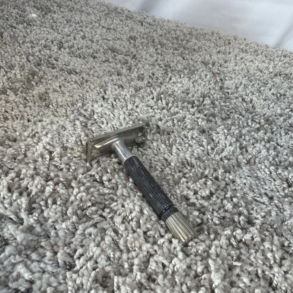 Vintage 1967 Gillette Black Handle Super Speed DE Safety Razor M4